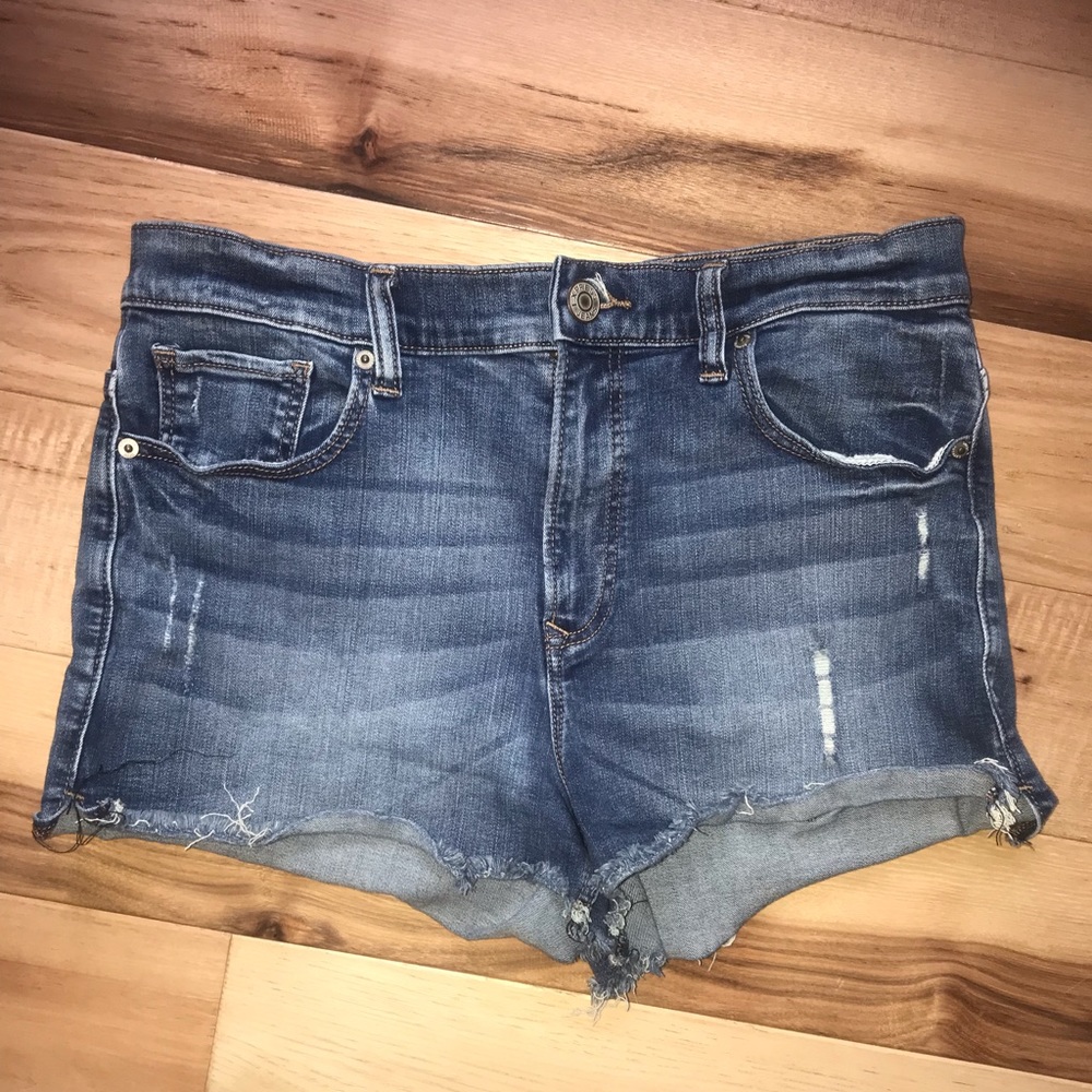 ✨EUC Women’s Express stretchy Jean shorts